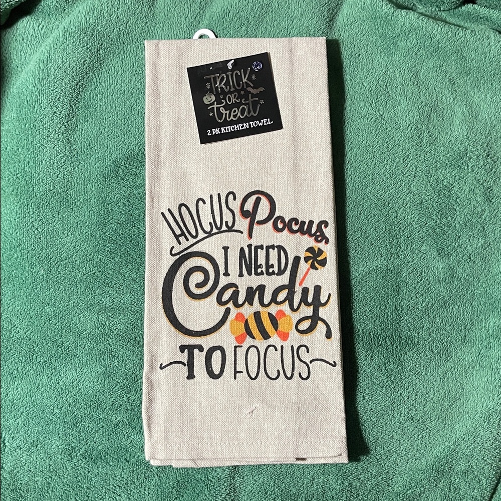 2 Halloween kitchen towels NWT - Picture 3 of 7